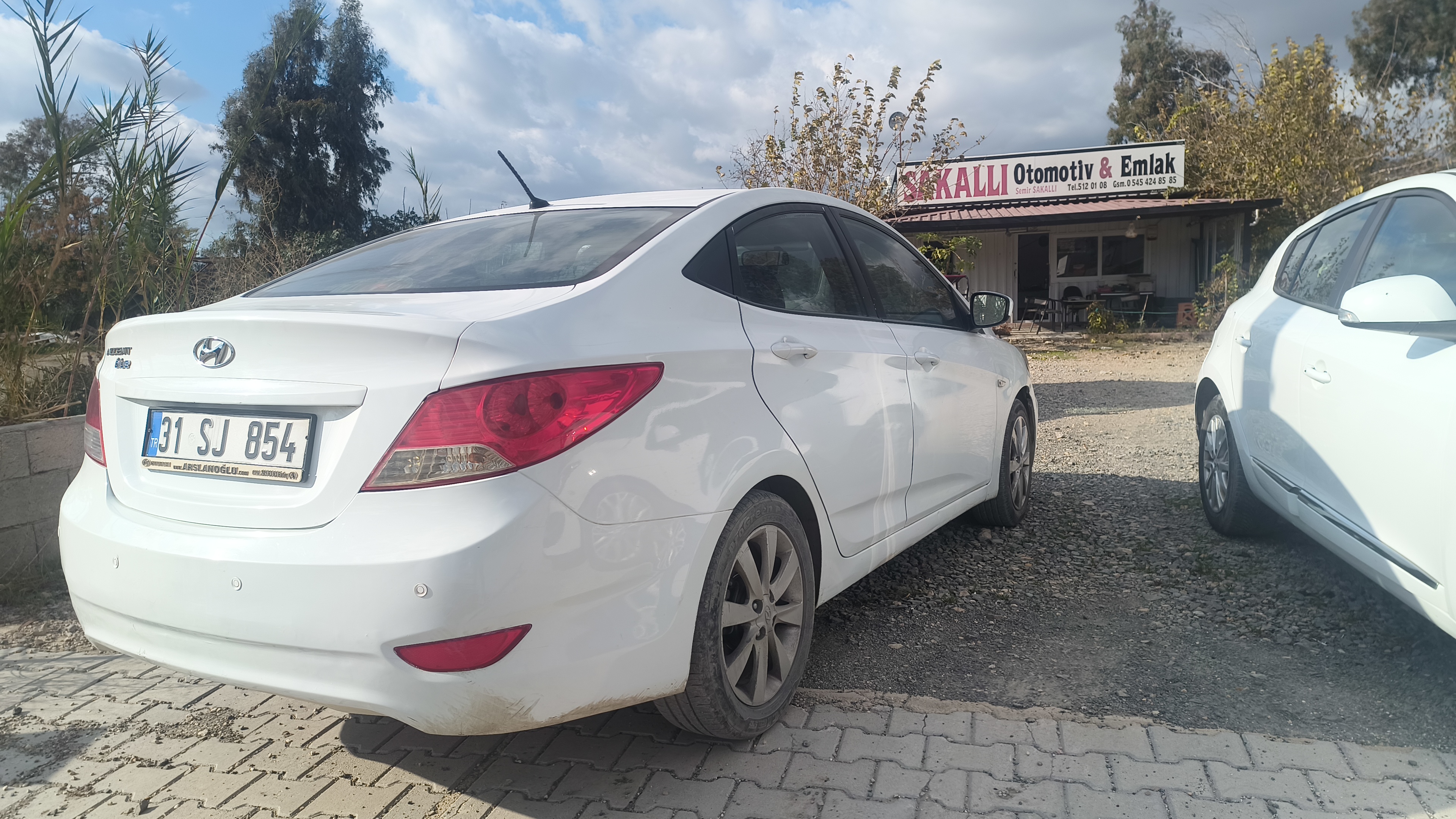 Hyundai Accent - Resim 3